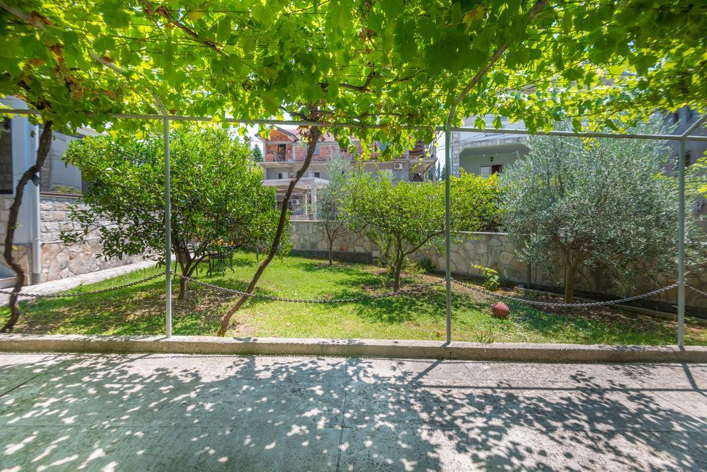 Apartmani Krgusic ติวัต ภายนอก รูปภาพ